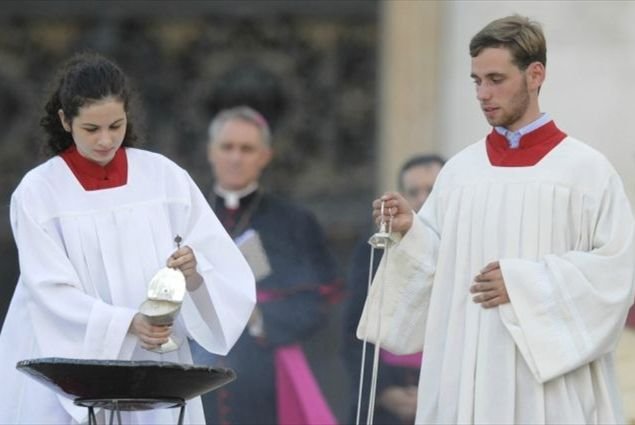 AS MULHERES PODEM ACESSAR O ALTAR?
